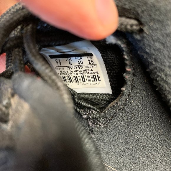 ~Used W/O Box! Youth Nike Roshe One Triple Black Sneakers Size 7Y - Picture 6 of 6